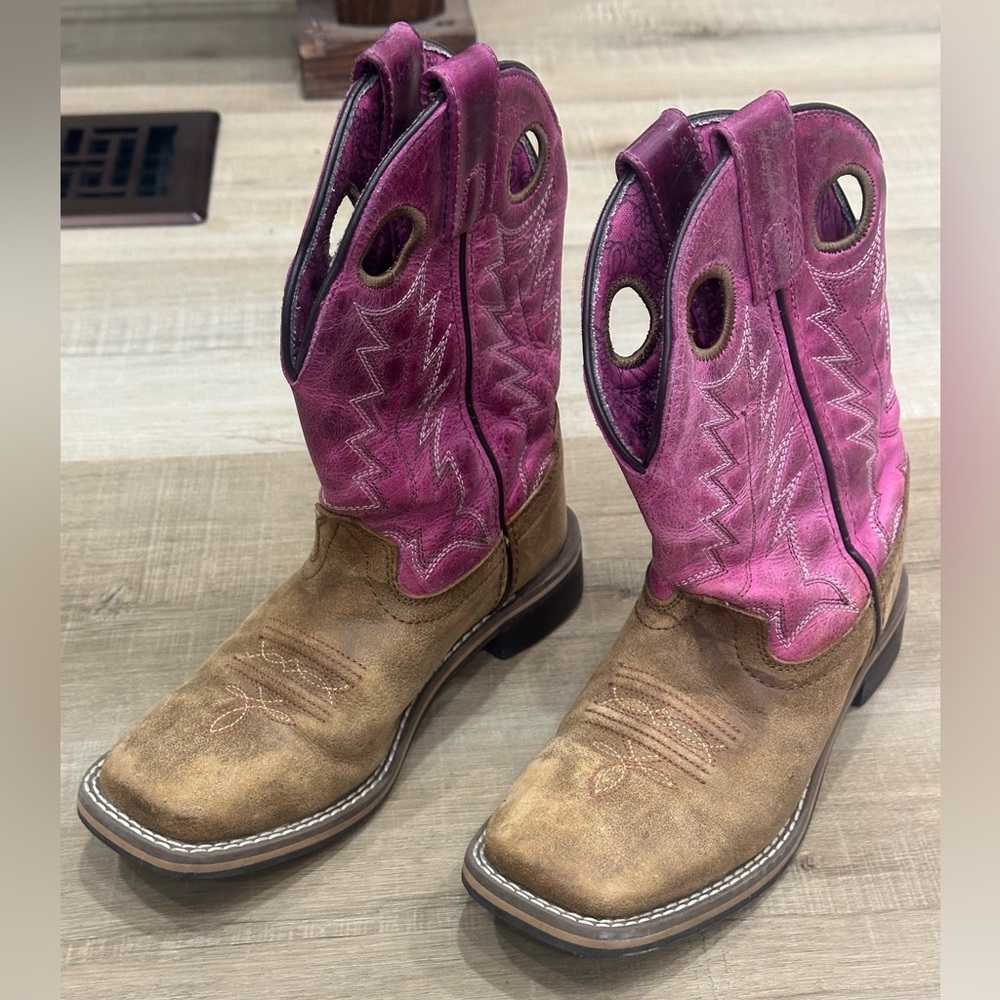 Girl’s boots size 1